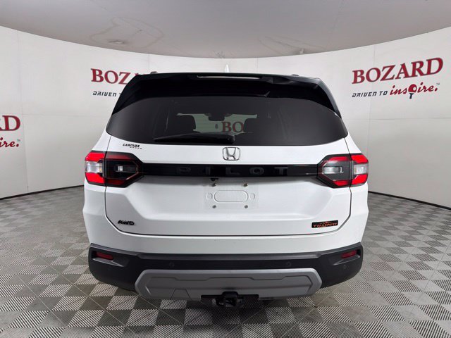 Used 2025 Honda Pilot TrailSport image 11