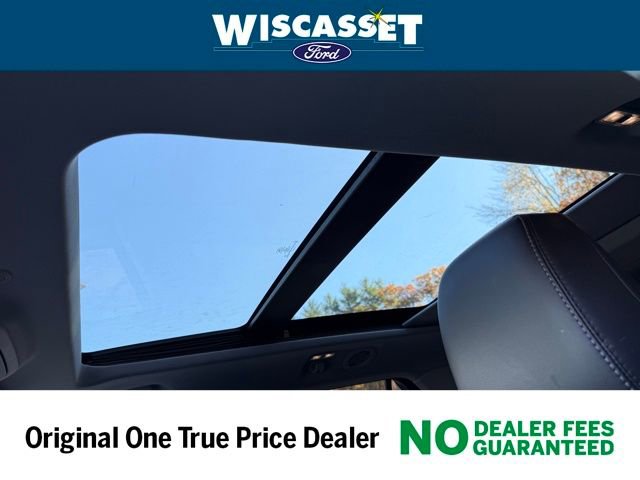 Certified 2022 Ford Explorer XLT w/ Equipment Group 202A image 10