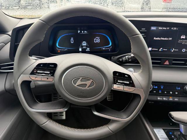 Used 2025 Hyundai Elantra Sport FWD image 15