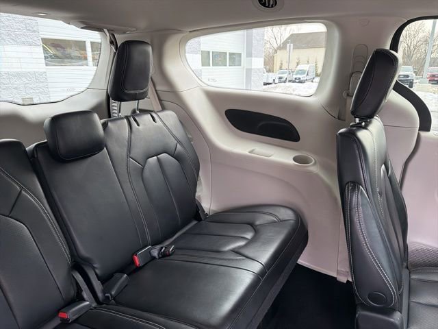 Used 2023 Chrysler Pacifica Touring-L FWD image 29