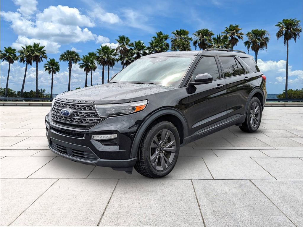 Certified 2022 Ford Explorer XLT w/ Equipment Group 202A image 4