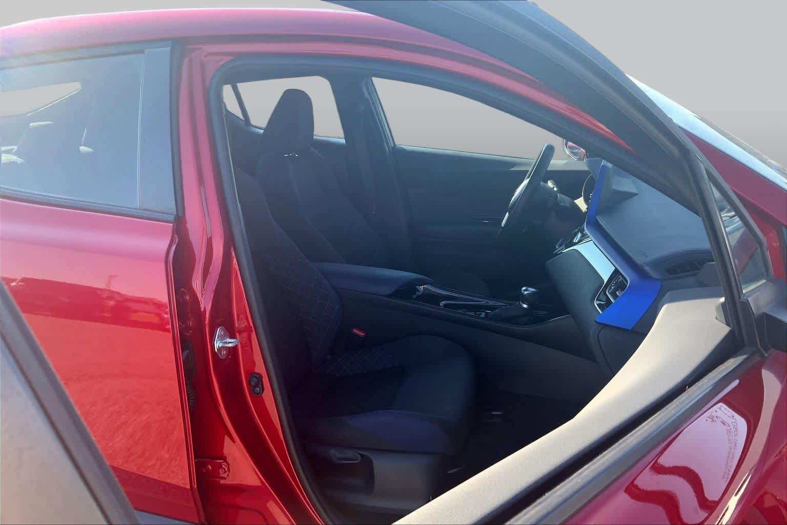 Used 2022 Toyota C-HR XLE FWD image 9