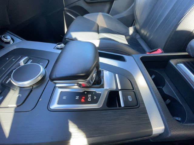 Used 2020 Audi Q5 2.0T Premium w/ Titanium Sport Package AWD/4WD image 31