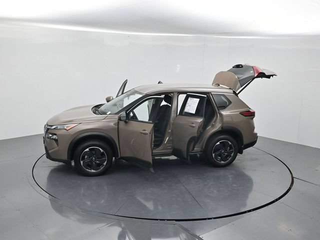 Used 2025 Nissan Rogue SV FWD image 47