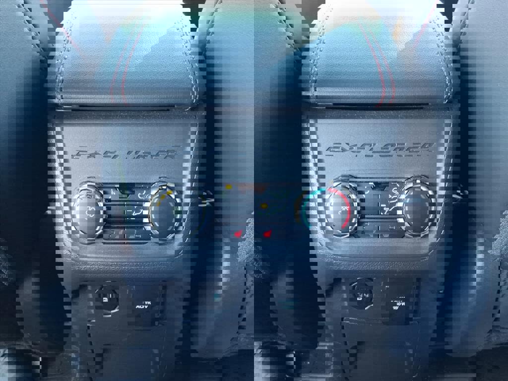 Certified 2025 Ford Explorer ST-Line w/ Premium Package image 10