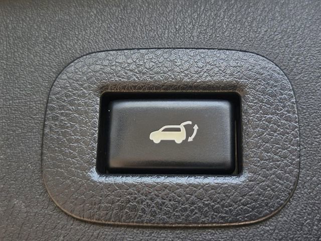 Used 2019 Nissan Armada Platinum w/ Captain's Chairs Package RWD image 12