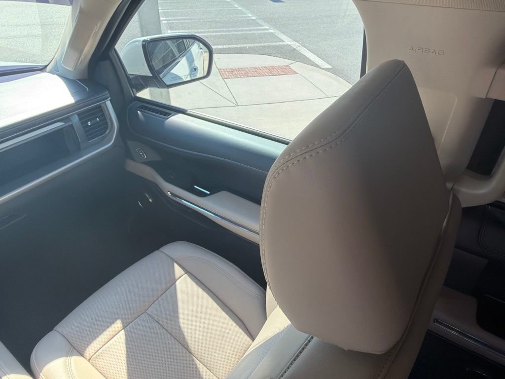 Certified 2024 Ford Expedition XLT RWD image 21