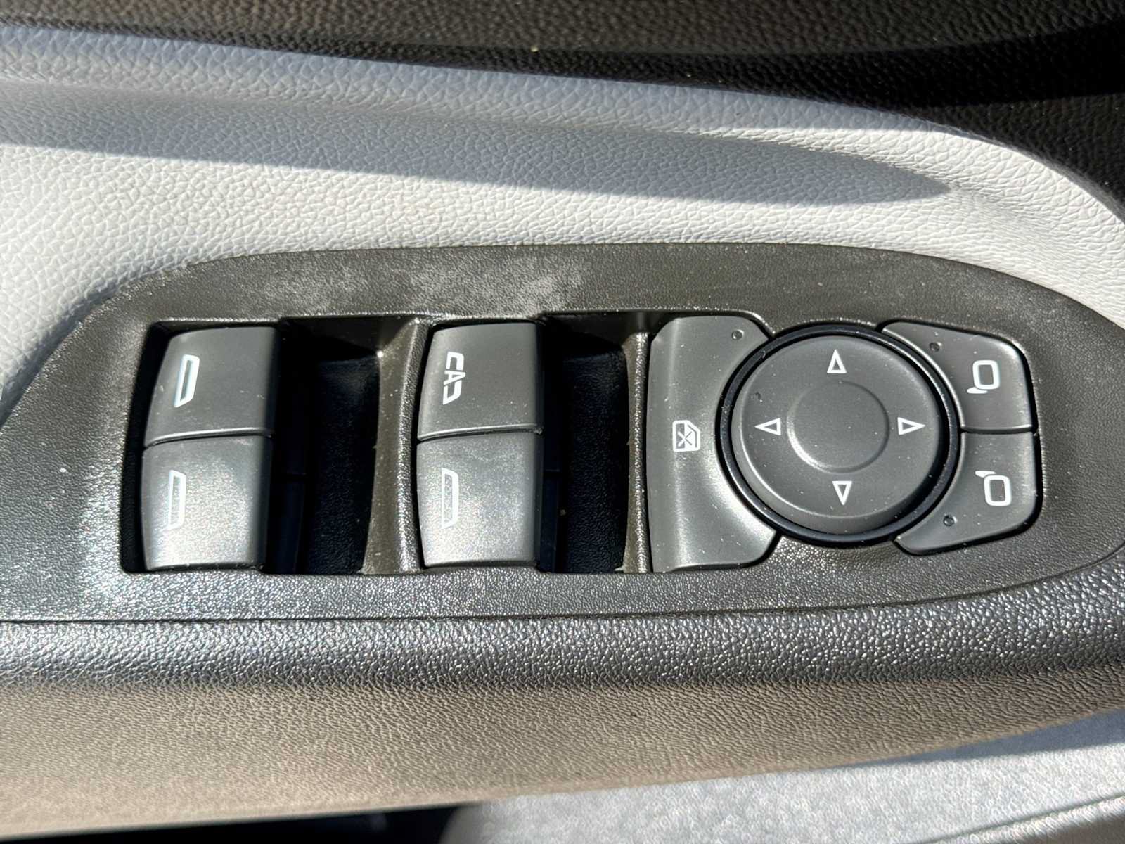 Used 2020 Chevrolet Equinox LS AWD/4WD image 16