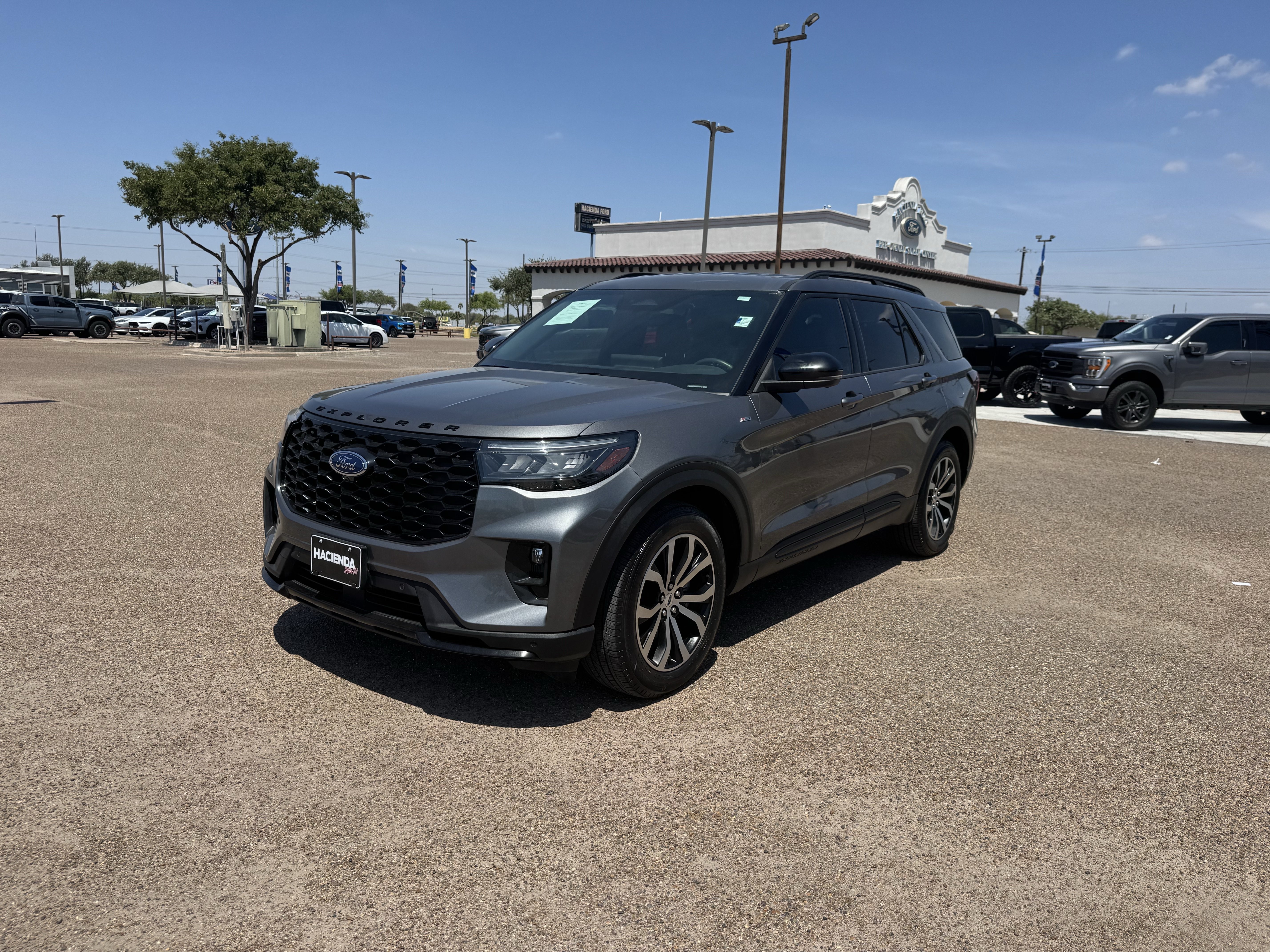 Certified 2025 Ford Explorer ST-Line RWD image 1