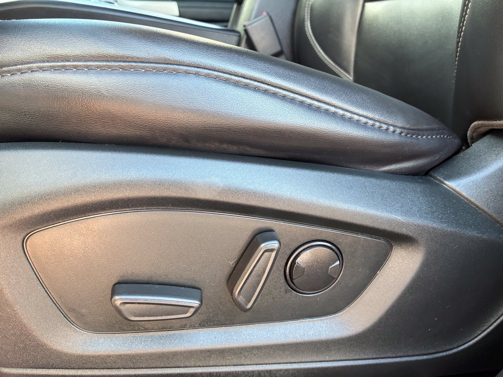Certified 2021 Ford Explorer XLT w/ Equipment Group 202A RWD image 15