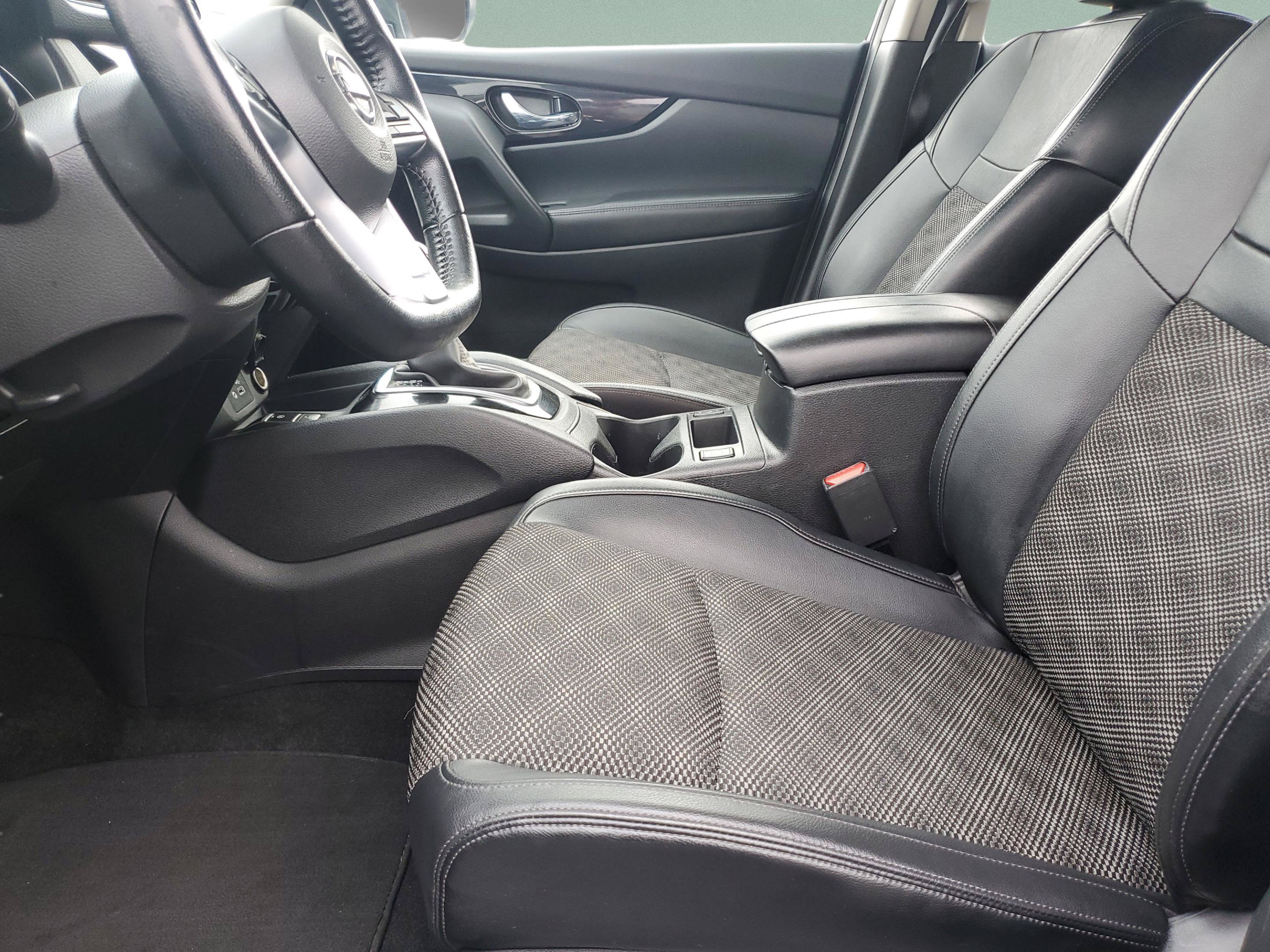 Used 2022 Nissan Rogue Sport SV w/ Technology Package AWD/4WD image 14