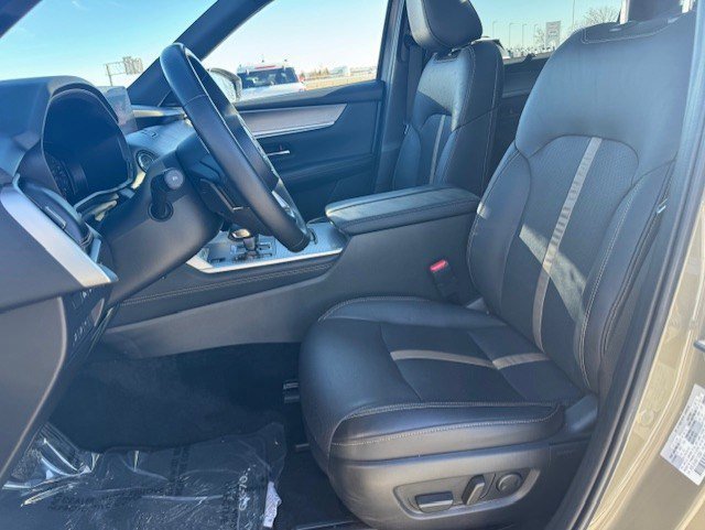 Used 2025 MAZDA CX-70 Plug-In Hybrid w/ Premium Plus image 12