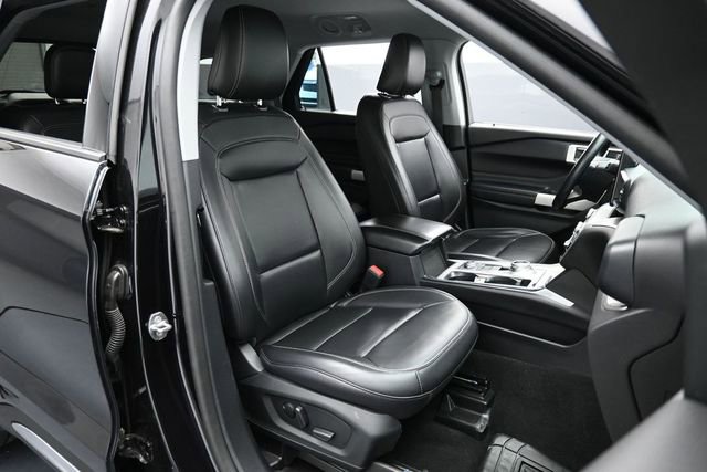 Certified 2021 Ford Explorer XLT w/ Equipment Group 202A AWD/4WD image 29