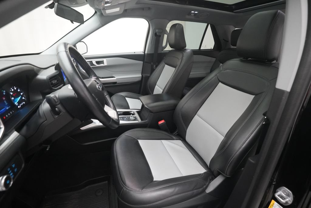 Certified 2022 Ford Explorer XLT w/ XLT Sport Appearance Package AWD/4WD image 7