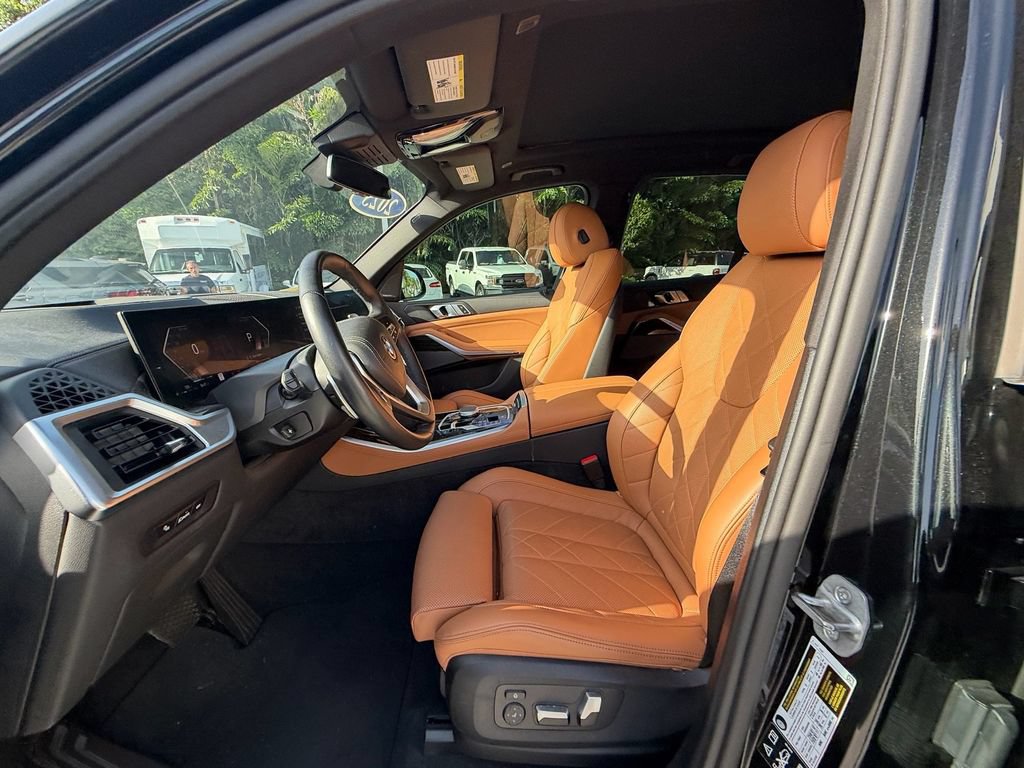 Used 2024 BMW X5 xDrive40i w/ Premium Package AWD/4WD image 9
