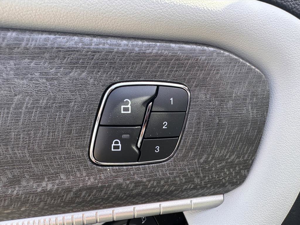 Certified 2025 Ford Explorer Platinum w/ Ultimate Package image 17