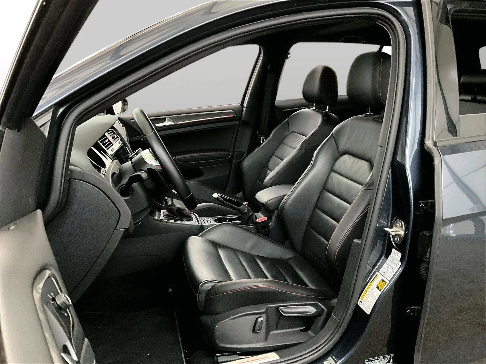 Used 2019 Volkswagen Golf S FWD image 24