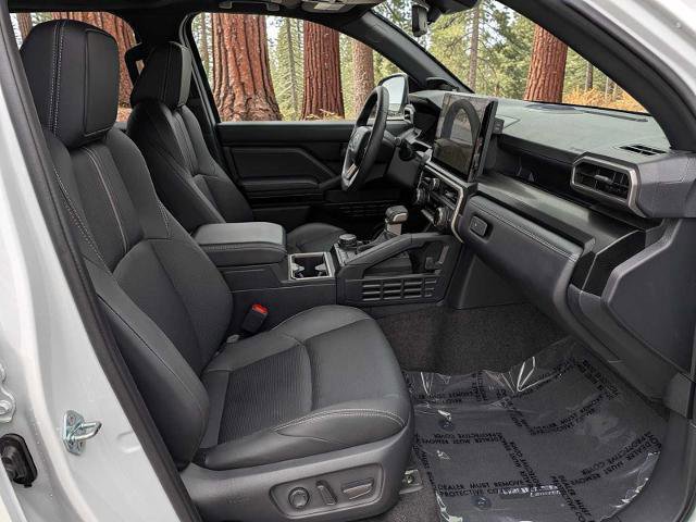 Used 2025 Toyota 4Runner Limited AWD/4WD image 22