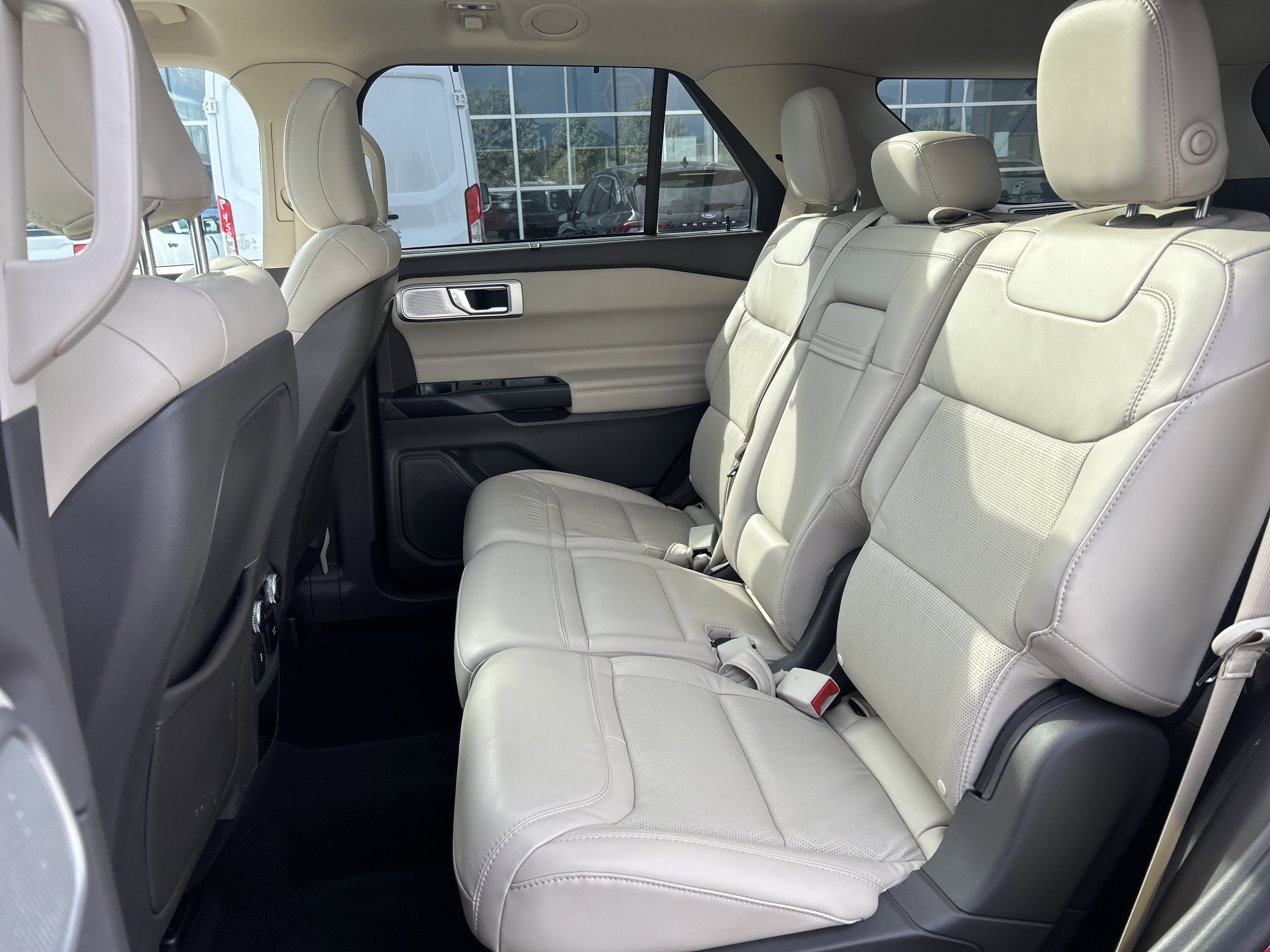 Certified 2020 Ford Explorer Platinum w/ Premium Technology Package image 25