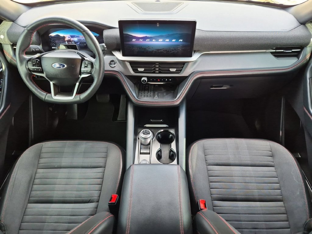 Certified 2025 Ford Explorer ST-Line w/ Premium Package AWD/4WD image 15