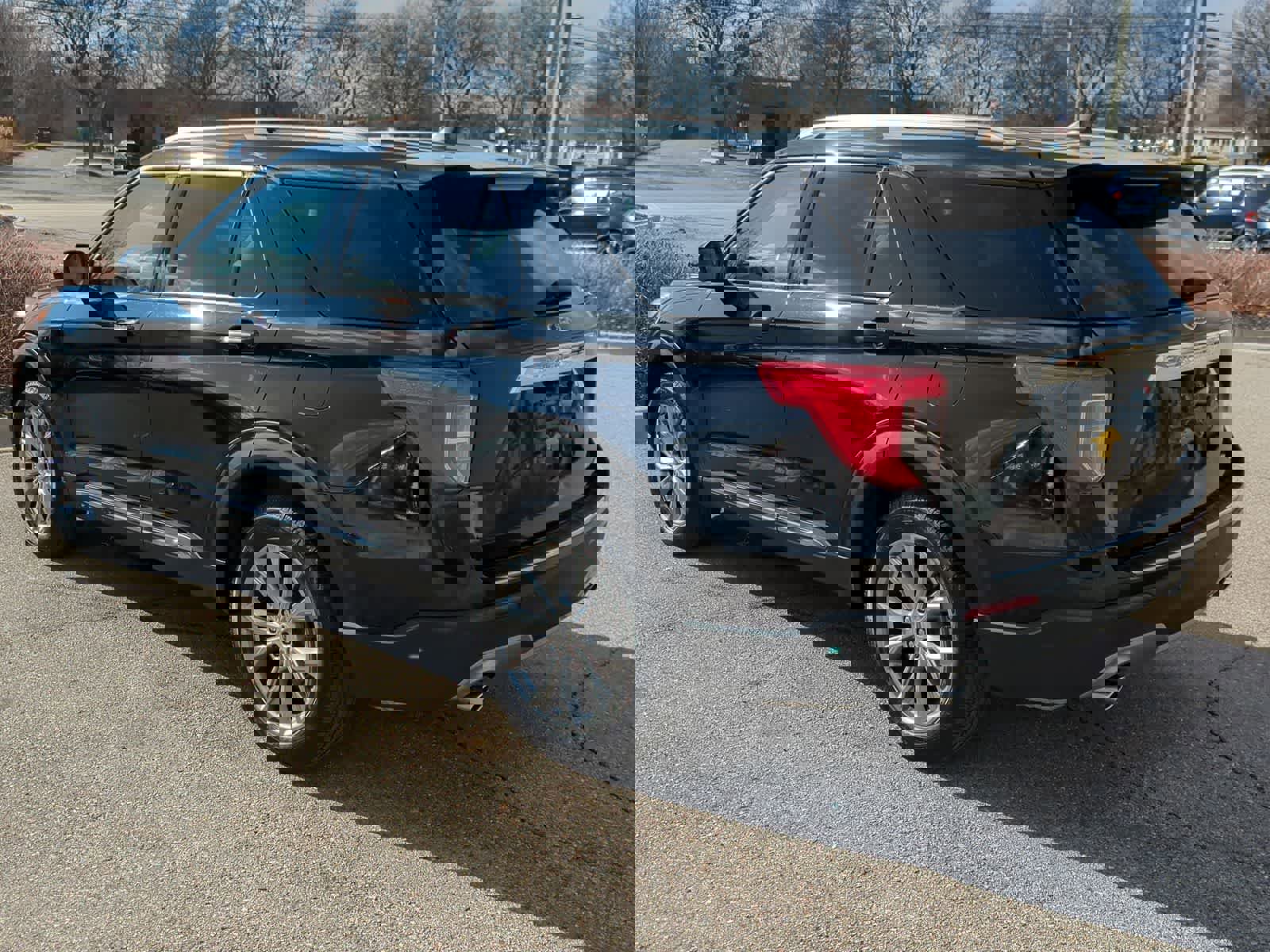 Certified 2023 Ford Explorer Limited w/ Equipment Group 301A image 6