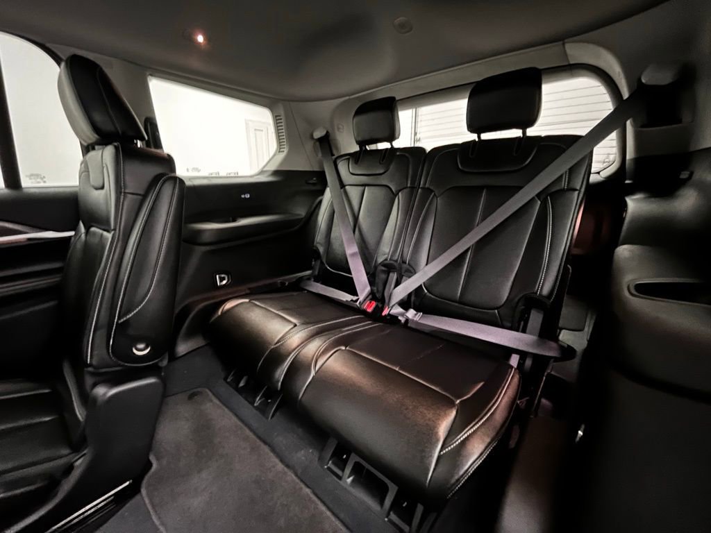 Used 2023 Jeep Grand Cherokee L Limited w/ Black Appearance Package image 31