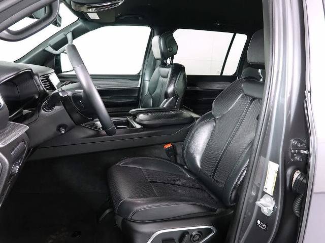 Used 2024 Jeep Wagoneer Series II w/ Flexible Seating Group AWD/4WD image 13