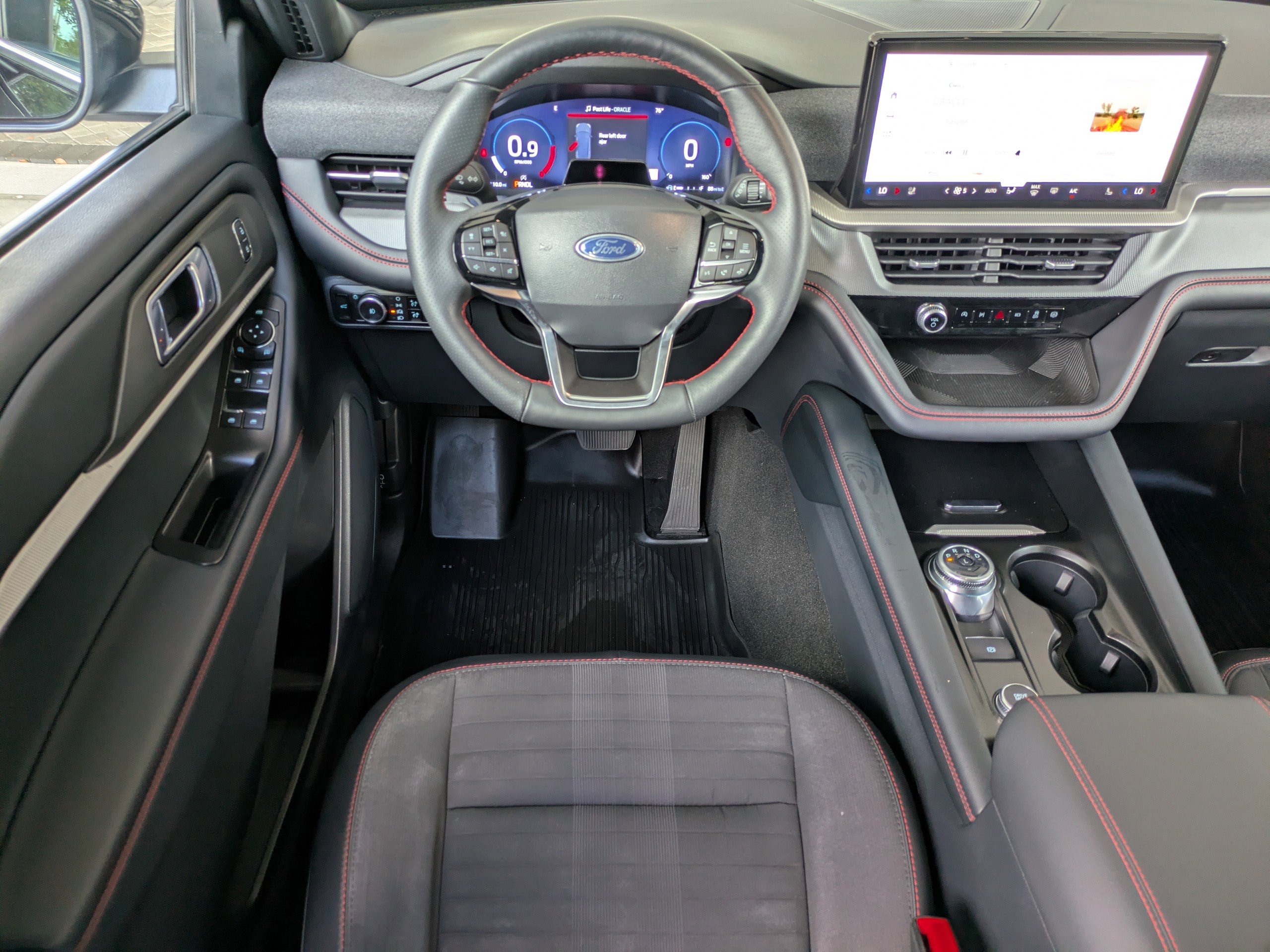 Certified 2025 Ford Explorer ST-Line AWD/4WD image 14