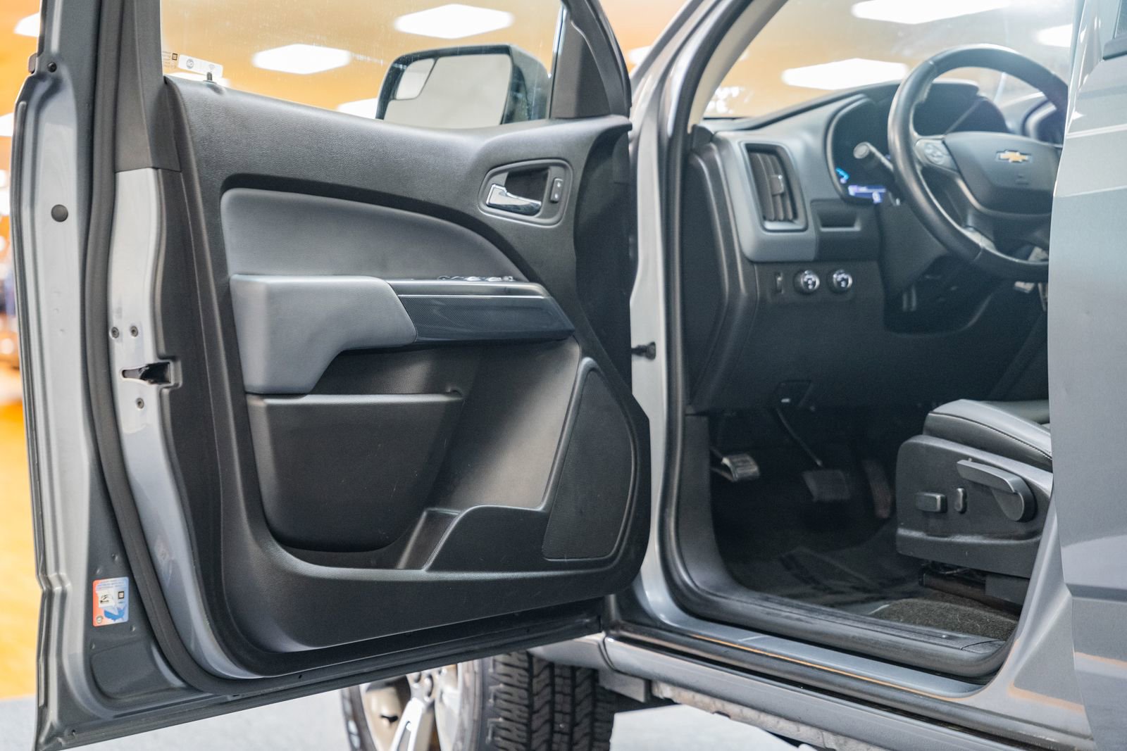 Used 2018 Chevrolet Colorado Z71 image 36