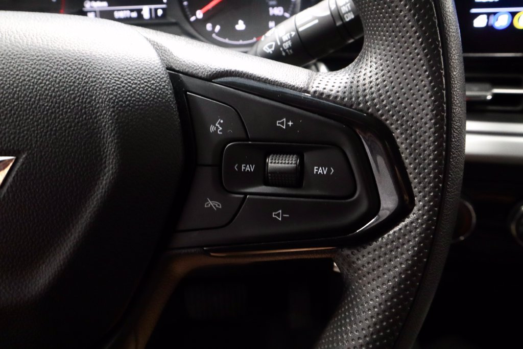 Used 2025 Chevrolet Trax LS FWD image 28