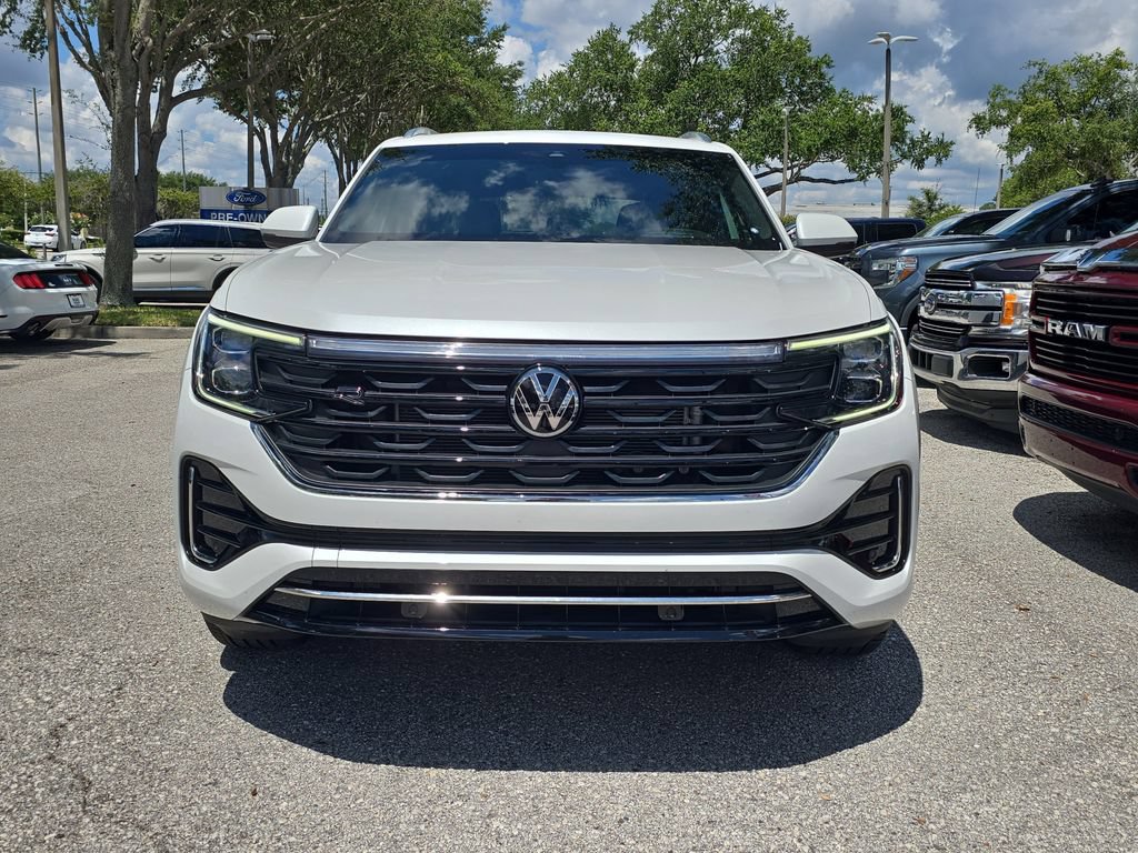 Used 2024 Volkswagen Atlas Cross Sport SEL R-Line AWD/4WD image 2