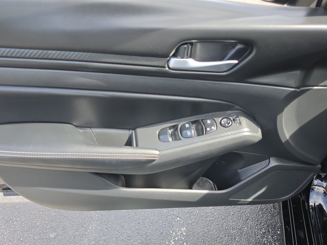 Used 2025 Nissan Altima 2.5 SV FWD image 16
