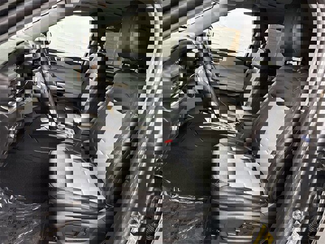 Certified 2022 Ford Explorer XLT w/ Equipment Group 202A image 3