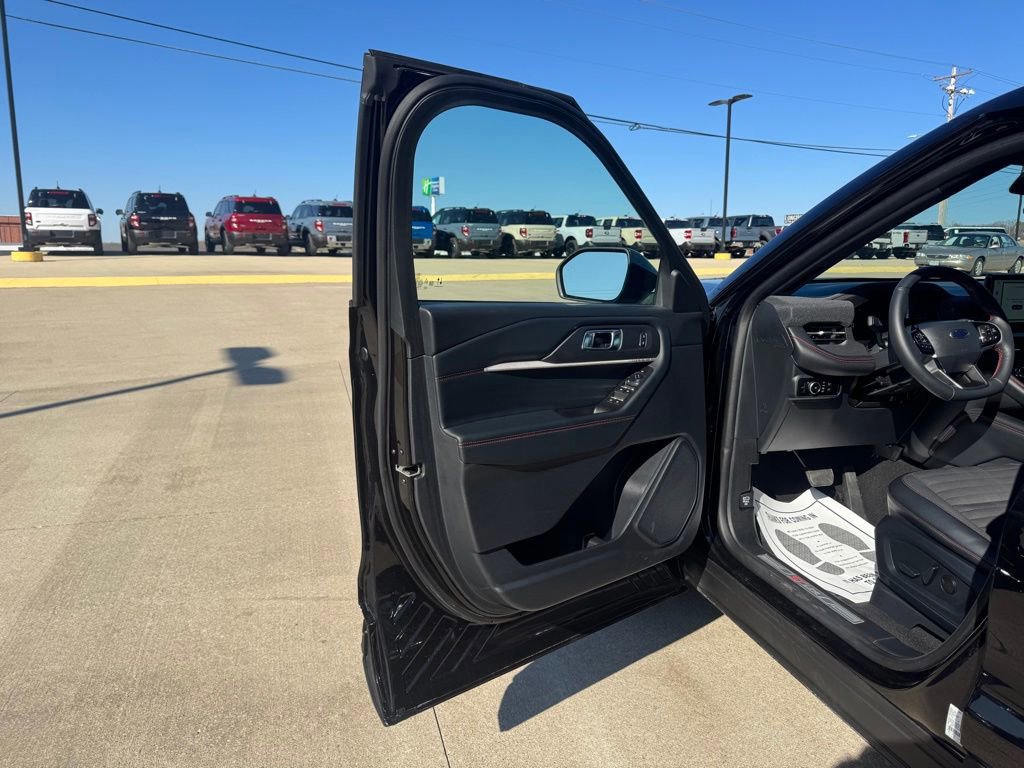 Certified 2025 Ford Explorer ST-Line image 7
