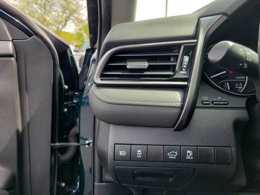 Used 2021 Toyota Camry SE FWD image 22