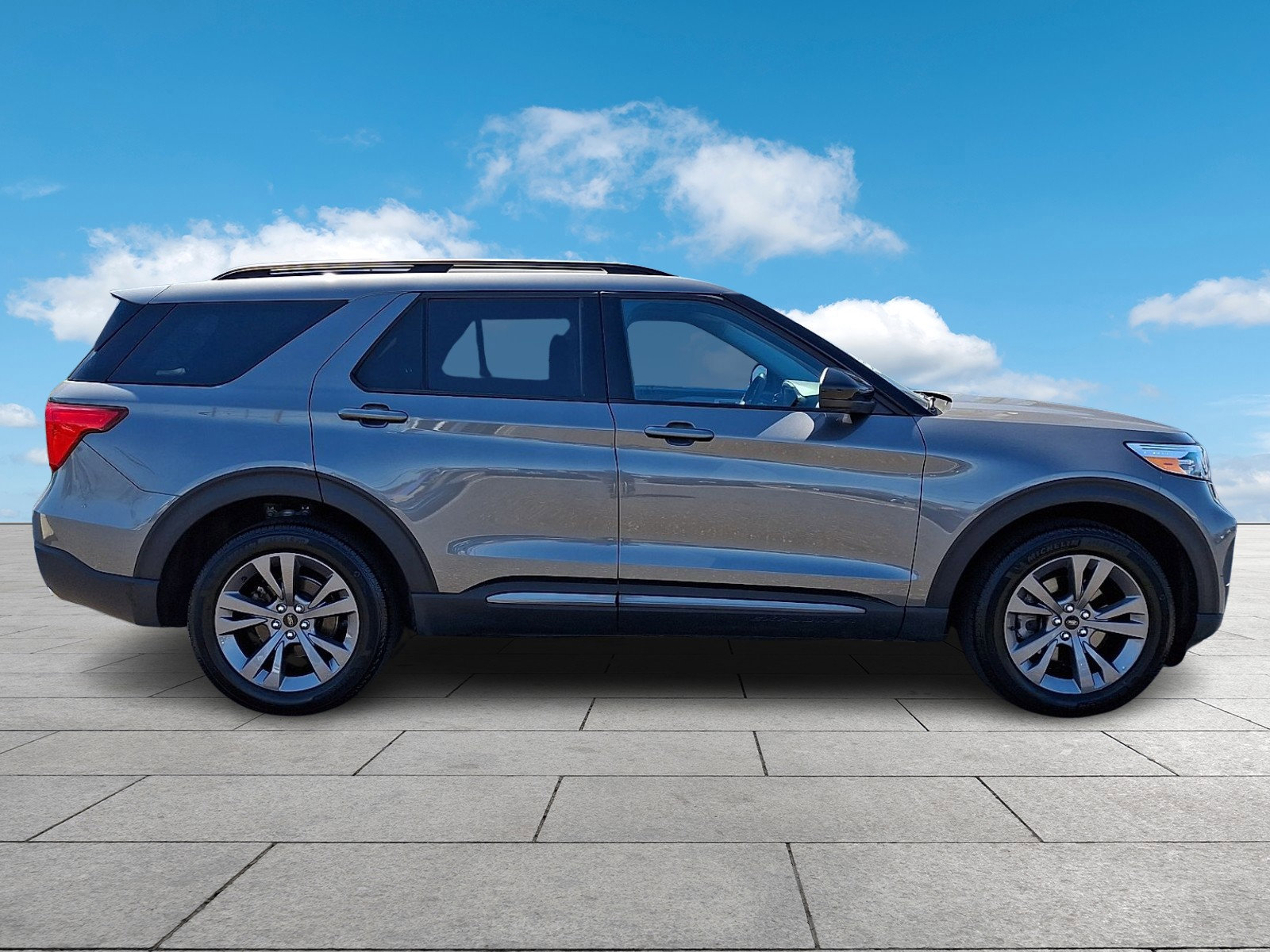 Certified 2023 Ford Explorer XLT w/ Equipment Group 202A AWD/4WD image 5