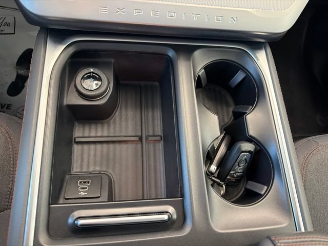Certified 2025 Ford Expedition Active AWD/4WD image 30