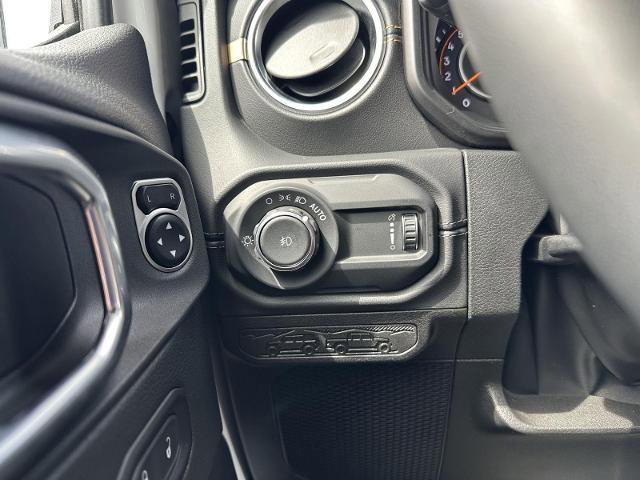 Used 2024 Jeep Wrangler Unlimited Sahara w/ Technology Group AWD/4WD image 16