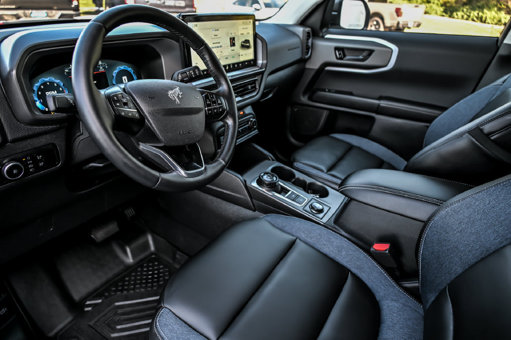 Certified 2025 Ford Bronco Sport Outer Banks w/ Outer Banks Tech Package+ AWD/4WD image 12