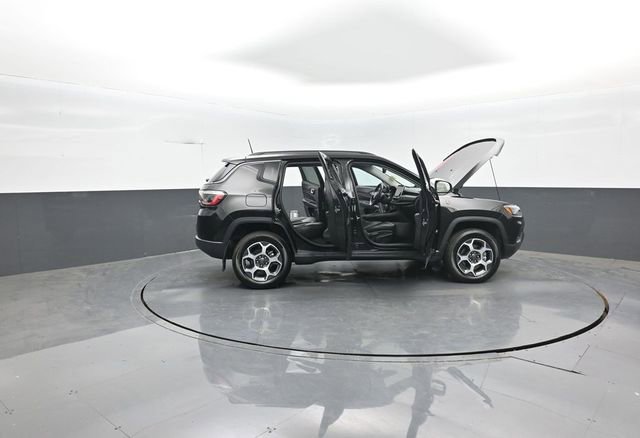 Used 2022 Jeep Compass Trailhawk w/ Trailhawk Convenience Group AWD/4WD image 42