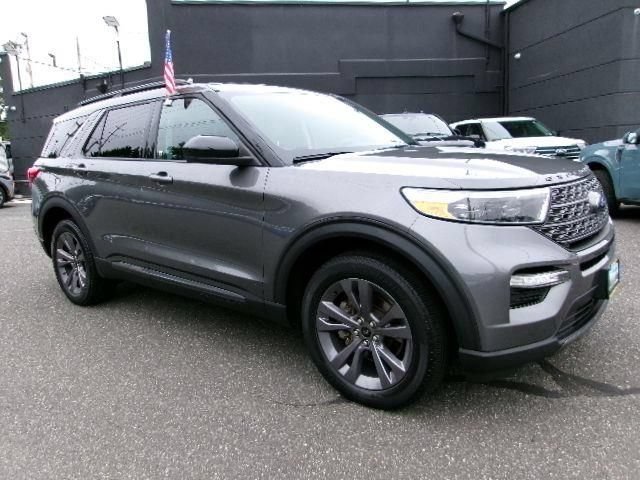 Certified 2023 Ford Explorer XLT w/ Equipment Group 202A AWD/4WD image 3