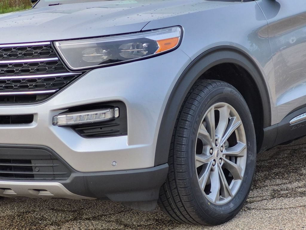 Certified 2023 Ford Explorer XLT w/ Equipment Group 202A AWD/4WD image 9