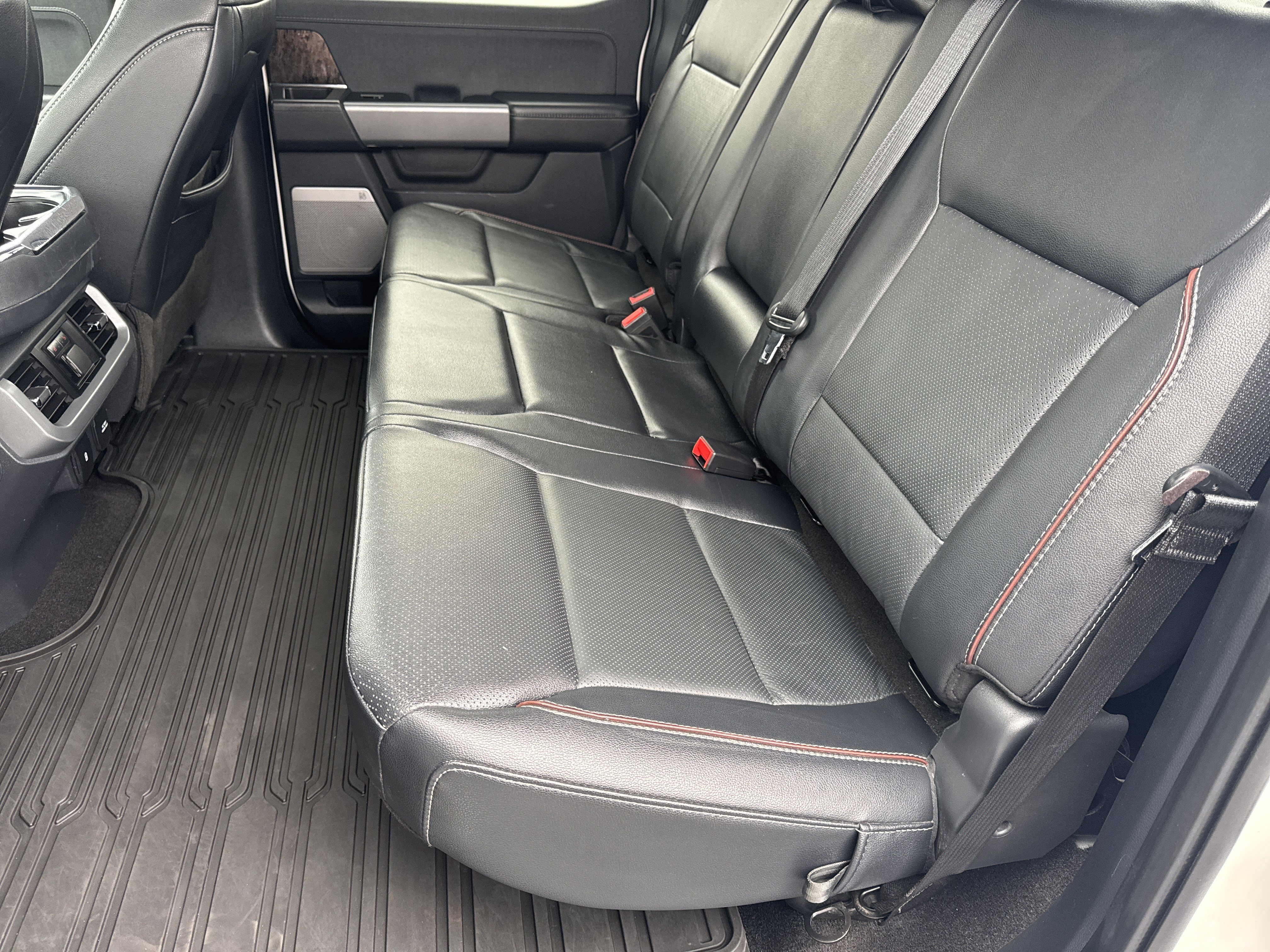 Certified 2022 Ford F150 Lariat w/ Equipment Group 502A High image 23