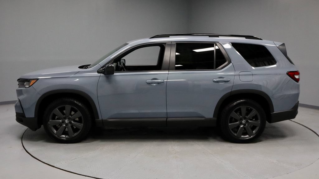 Used 2025 Honda Pilot Sport image 8