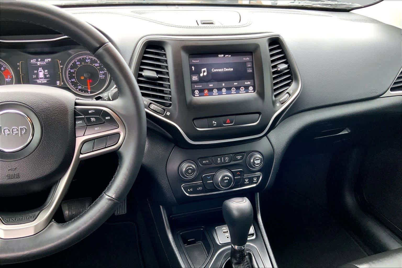 Used 2020 Jeep Cherokee Latitude Plus FWD image 7
