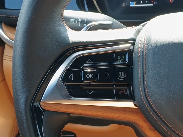 Used 2025 Jeep Grand Cherokee Summit AWD/4WD image 9