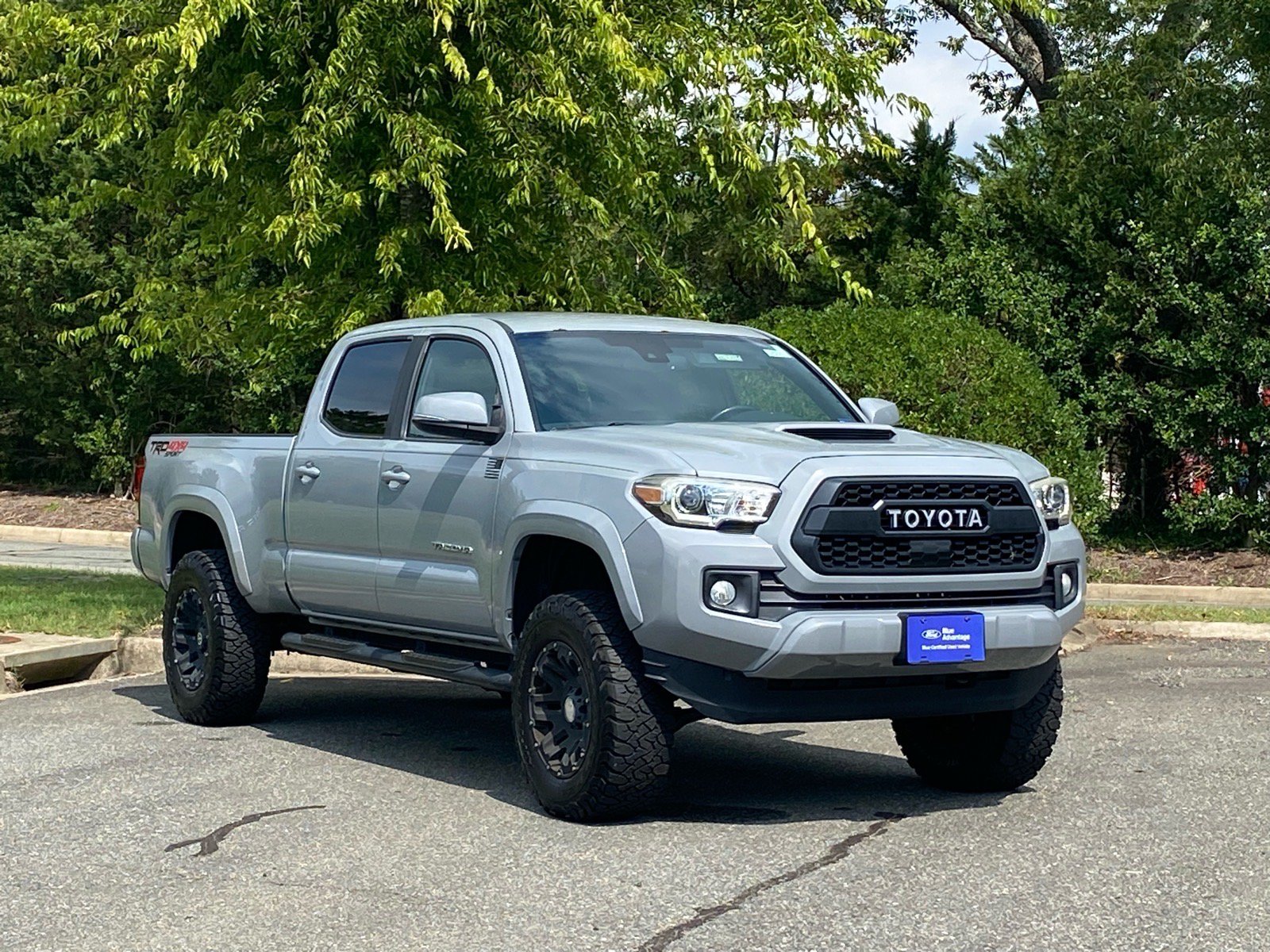 Used 2018 Toyota Tacoma TRD Sport w/ Technology Package AWD/4WD image 2