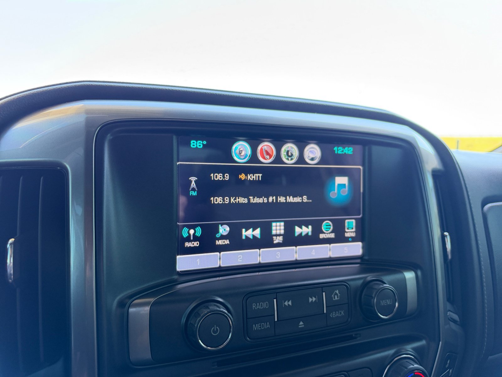 Used 2018 Chevrolet Silverado 1500 LTZ Z71 w/ LTZ Plus Package AWD/4WD image 27