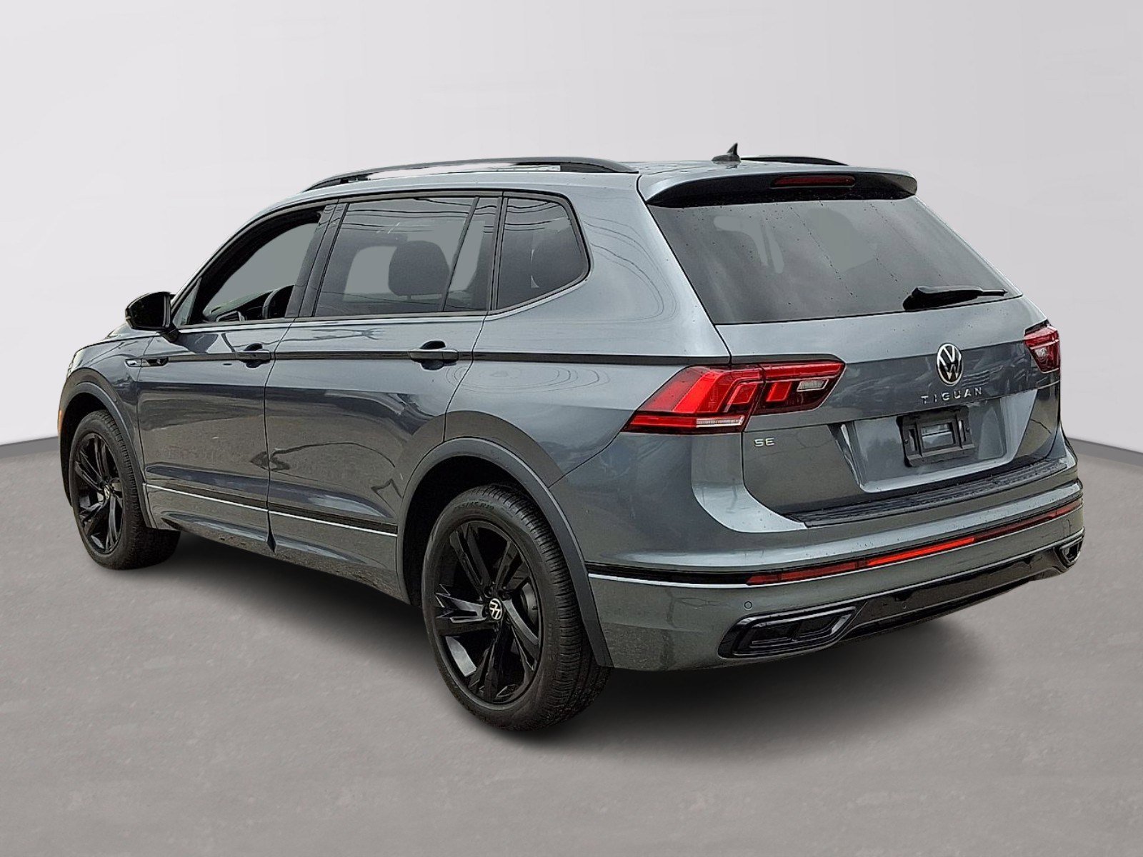 Used 2024 Volkswagen Tiguan SE R-Line FWD image 4