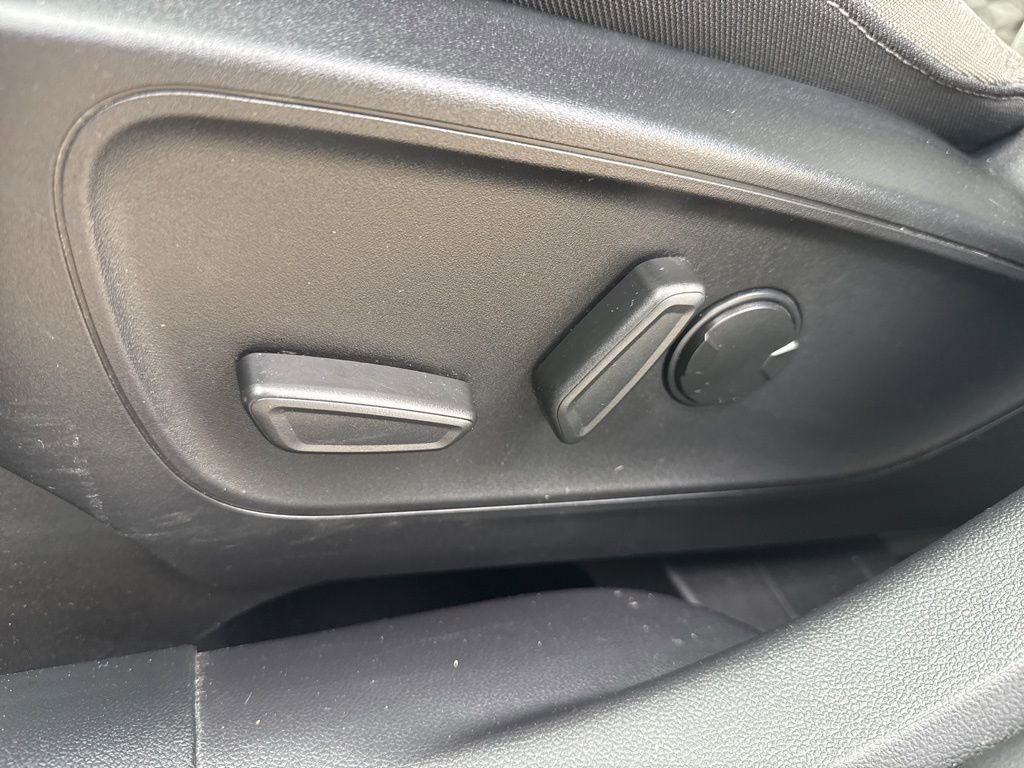 Certified 2022 Ford Escape SE w/ SE Sport Appearance Package image 27